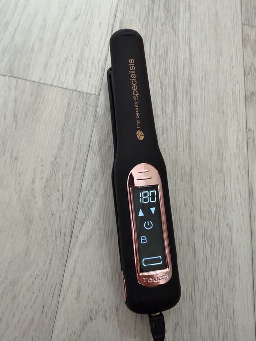 Утюжок беспроводной. Выпрямитель для волос. Беспроводной.