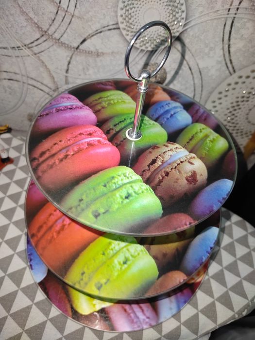 Продам этажерку трехъярусная