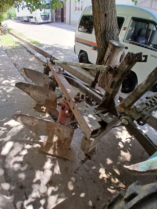 Traktor sotiladi