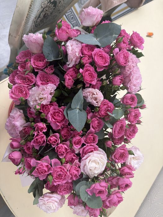 Цветы заберите жиньке подарите