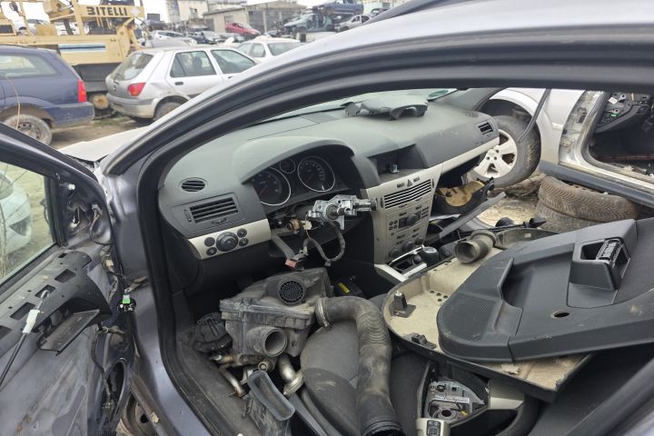 Hayon / Haion cu luneta Opel Astra 2008 1.7 CDTI MT (110 hp)