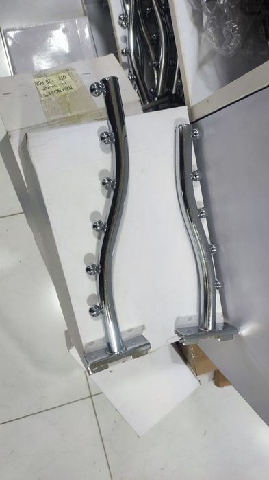 Настенные вешалки для магазинов