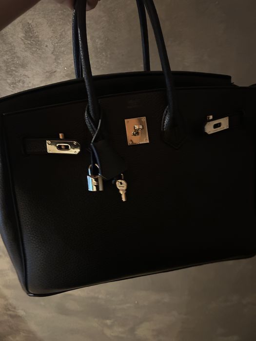 Geanta Birkin de mană