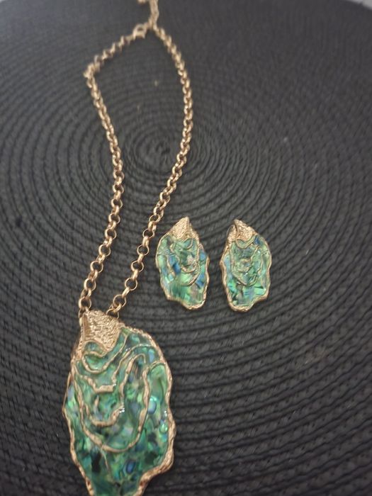 Set colier 7 cm si cercei 3.5 cm abalone placat cu aur