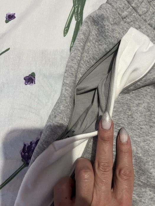 Долница и суичър , нови с етикети