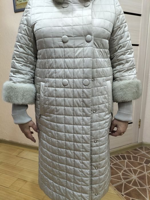 Белое демисезонное пальто