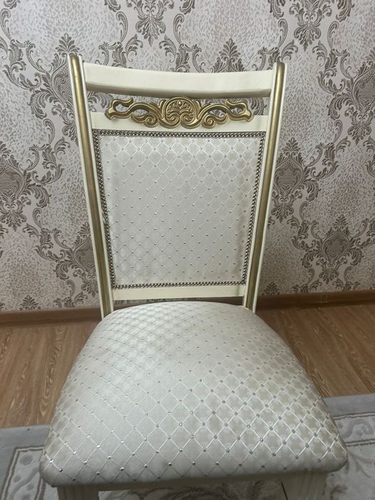 Стол со стульями