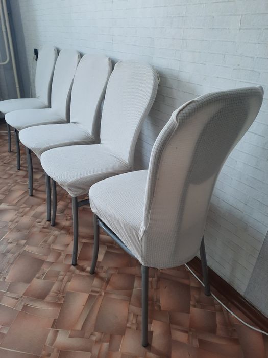 Стулья 5 штук с чехлами