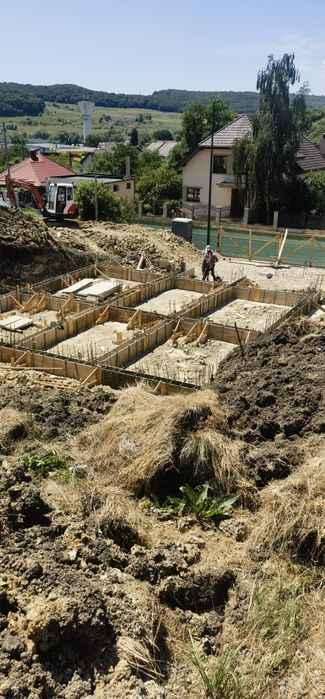 Construcții la rosu