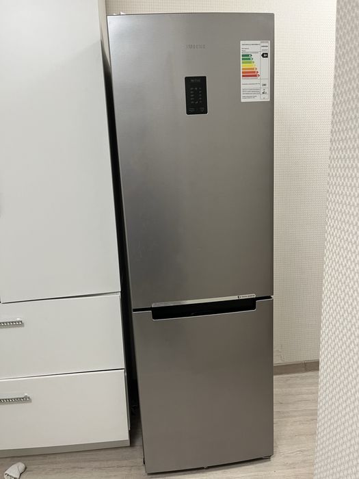 Холодильник Samsung