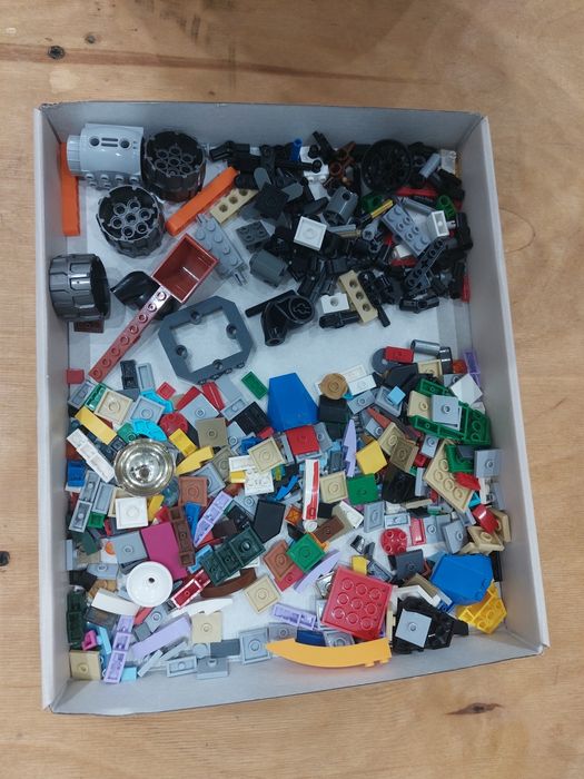 Продам оригинальные детали LEGO