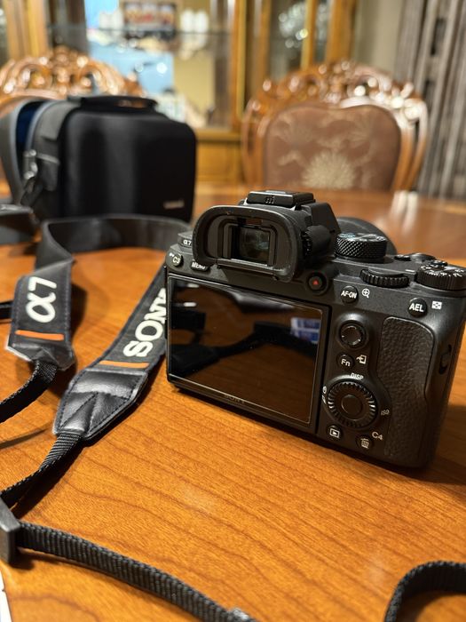 Kit Sony A7 iii, full-frame mirrorless, 4797 cadre, ca NOU, foto-video