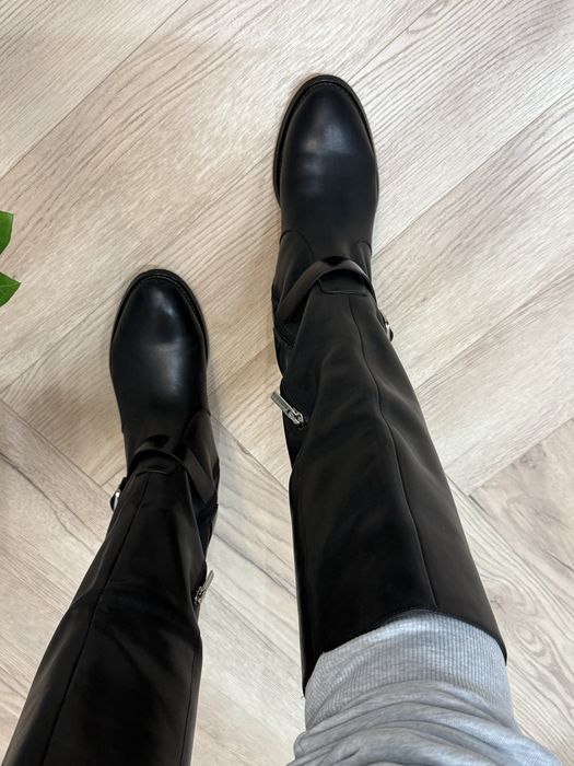 Продам зимние сапоги Basconi