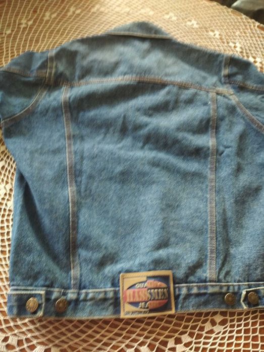 Детски:  шапка, дънки и три дънкови якета