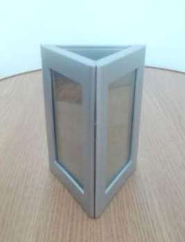 Ceas - pe suport pot fi puse fotografii, calendare, etc