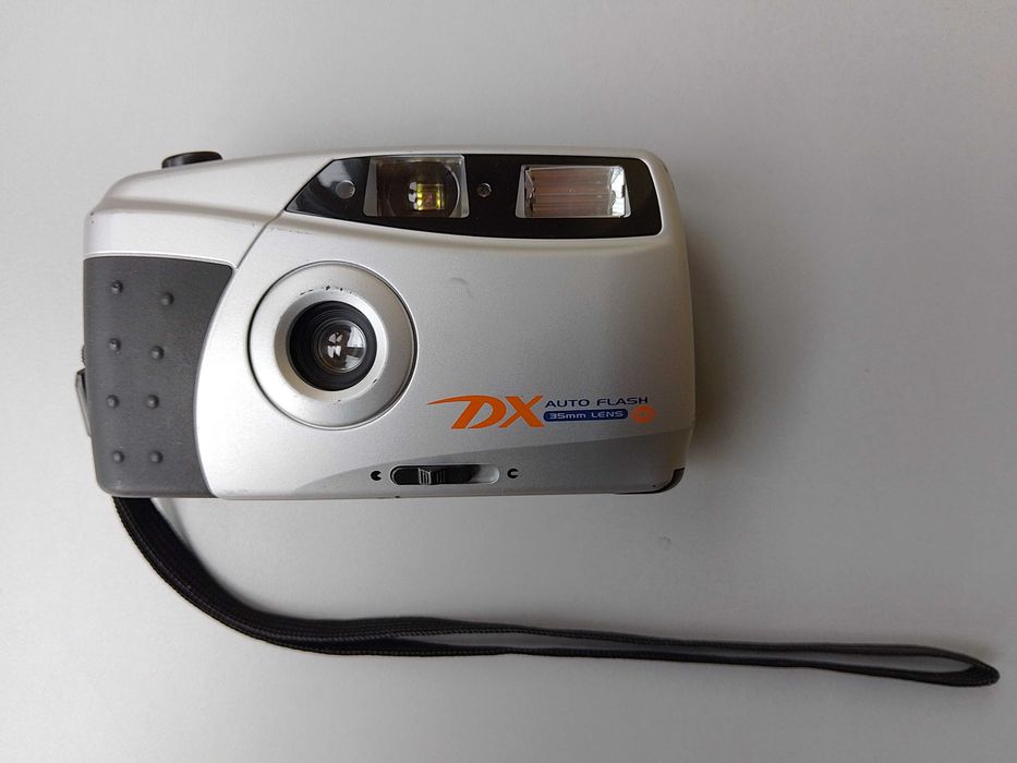 Фотоапарат за лента със светкавица