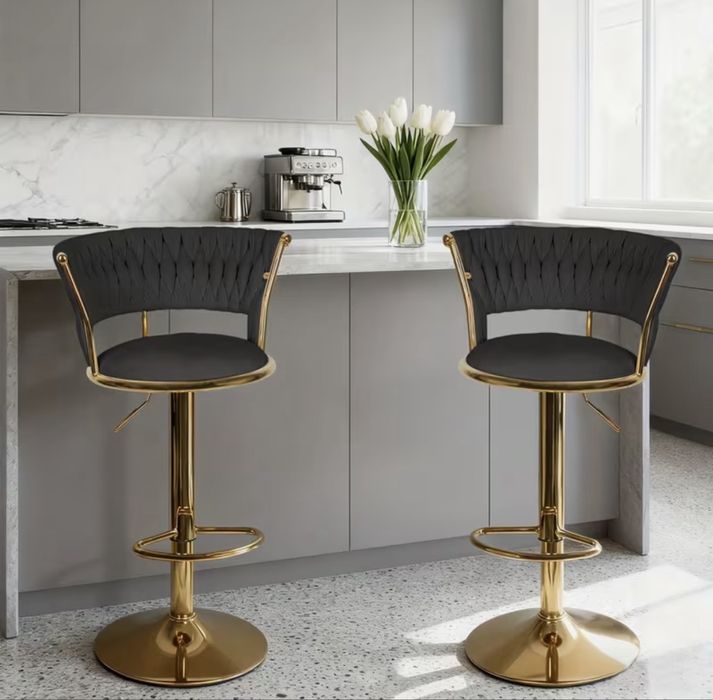 Set 2 scaune negre cu picior auriu