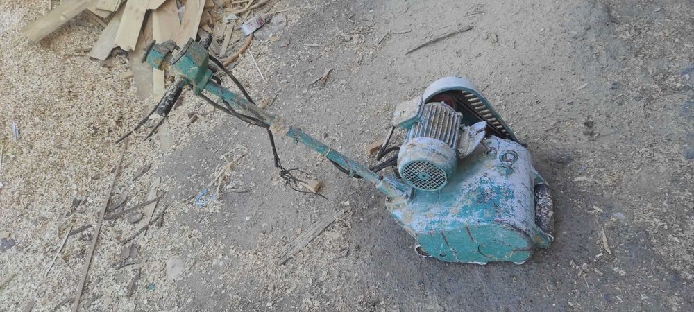 Паркетно строгальная машина