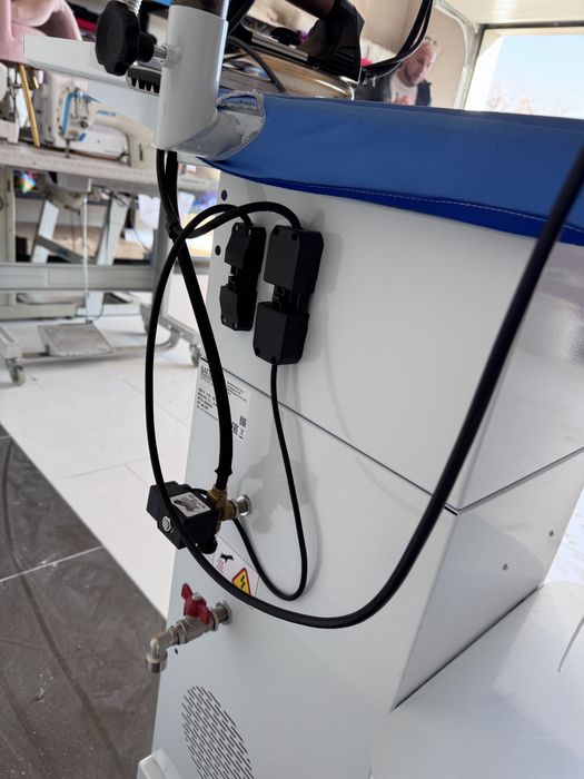 Masă profesională de călcat Battistella Argo cu generator de abur + fier