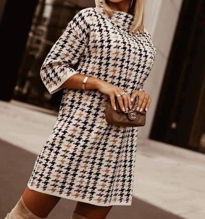 Спортно елегантна рокля . С приятен десен,подходяща за всякакъв повод