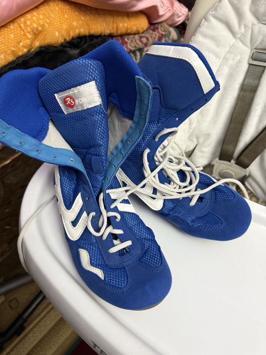 Тамақ стол және коляска сатылады