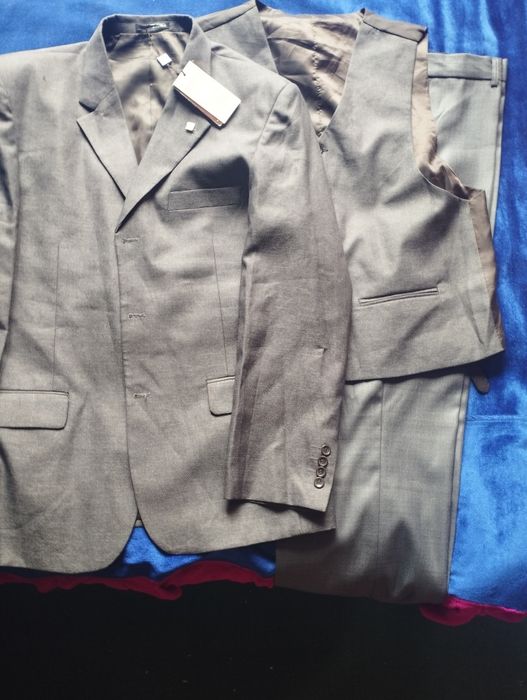 Костюм мужской тройка