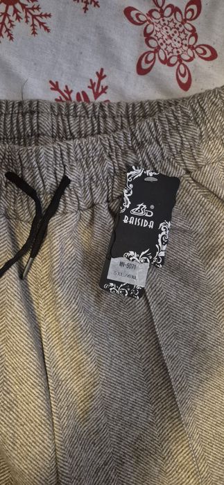 Pantaloni eleganti de dama, gri, cu eticheta