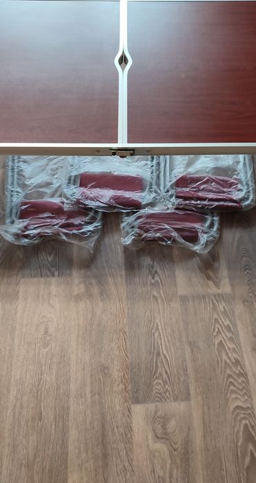 Стол раскладной ,табуретки 4 шт.