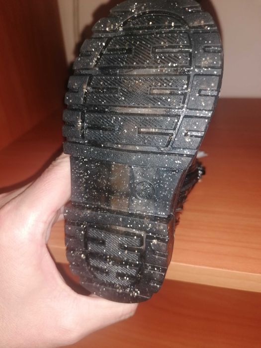 Чисто нови  обувки