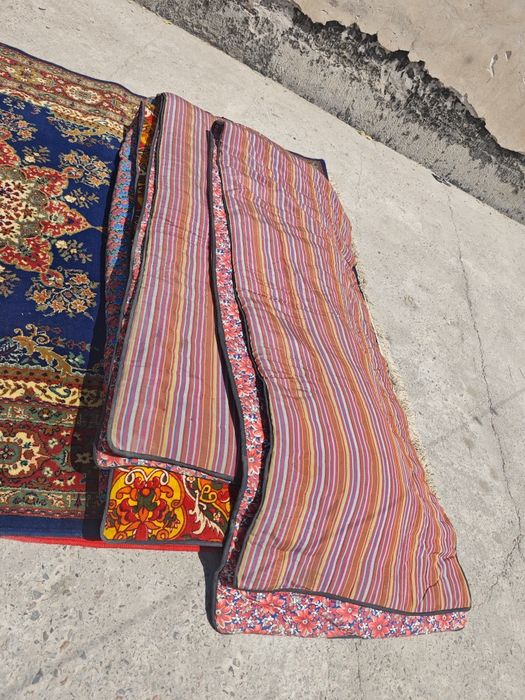 Кўрпача, ёстиқ, гилам бу