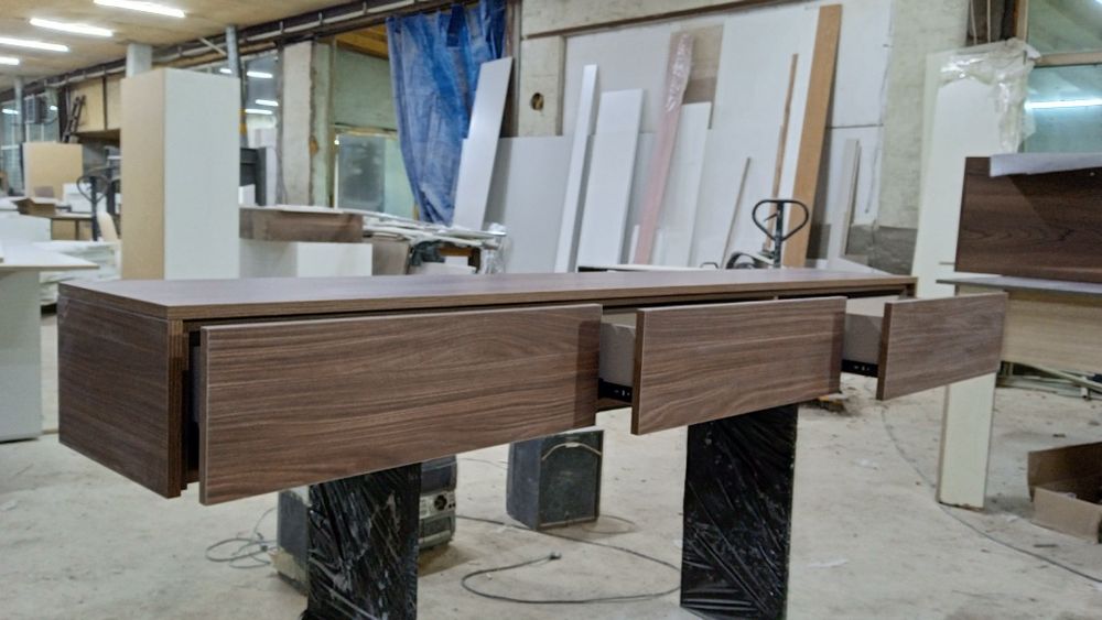 Навесная тумба под телевизор