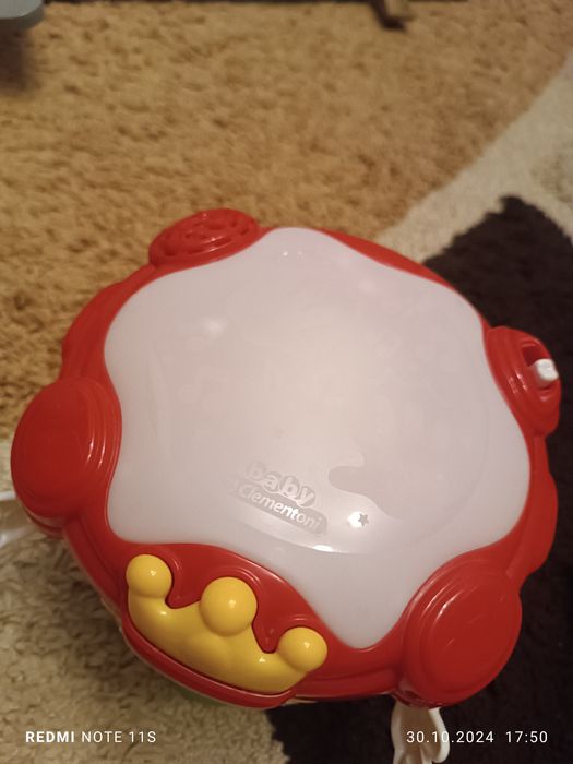 Toba cu baterii, muzica in fundal