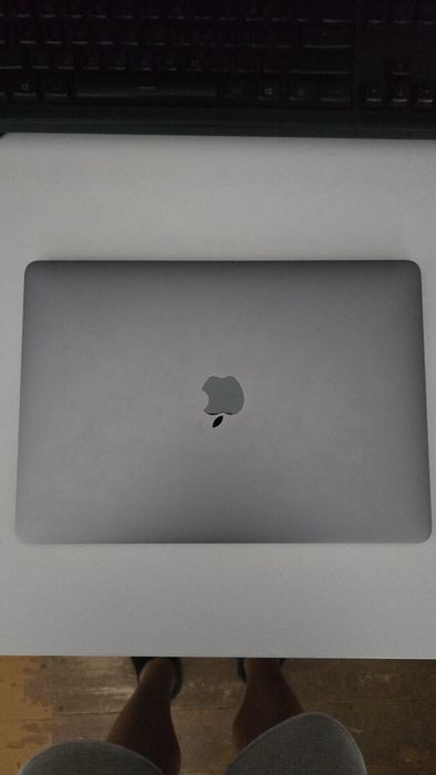 Vând macbook pro 13 inch i5 256gb 8gb ram pt piese