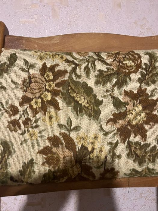 Срочно продам мягкие стулья