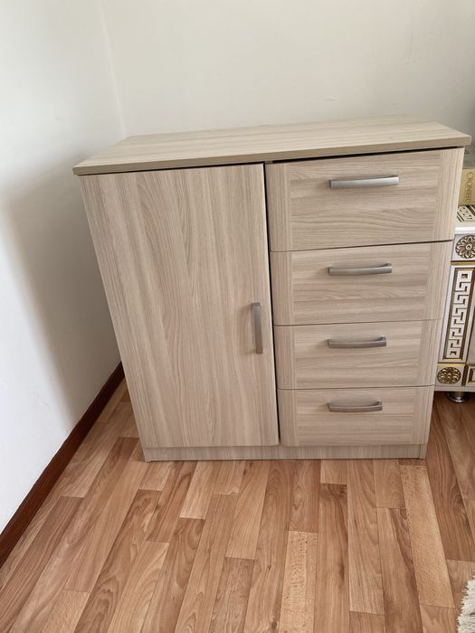 Шкаф айнасымен және комод