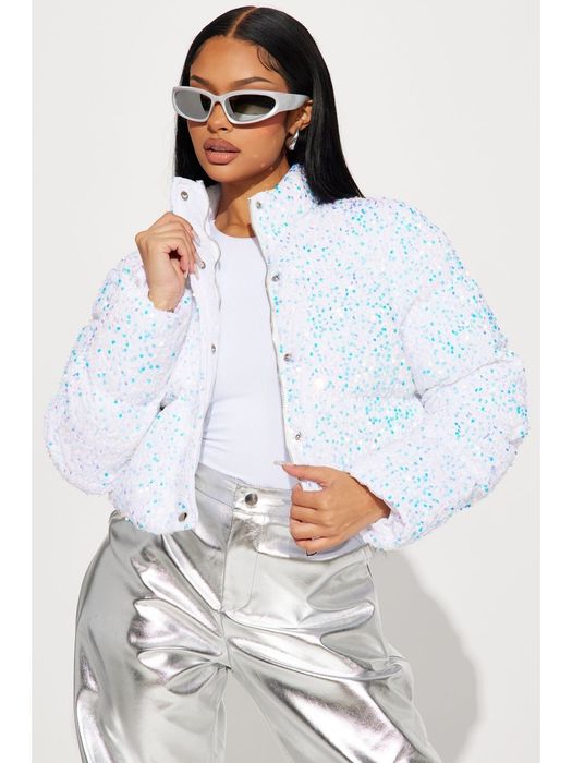 Бляскава визия с модерно дамско яке