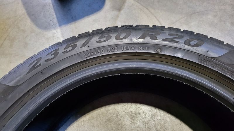 255/45/20//235/50/20 PIRELLI 4бр