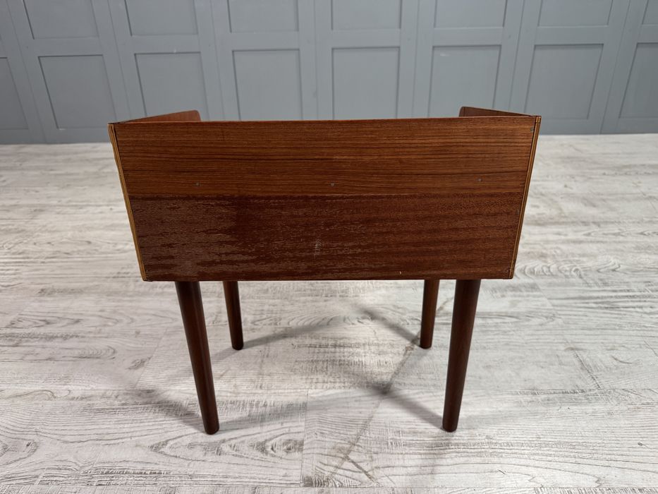 Винтидж нощно шкафче Д1146