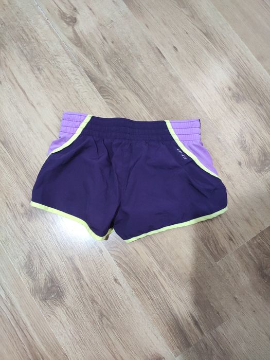 Pantaloni scurți de damă Nike mărimea S