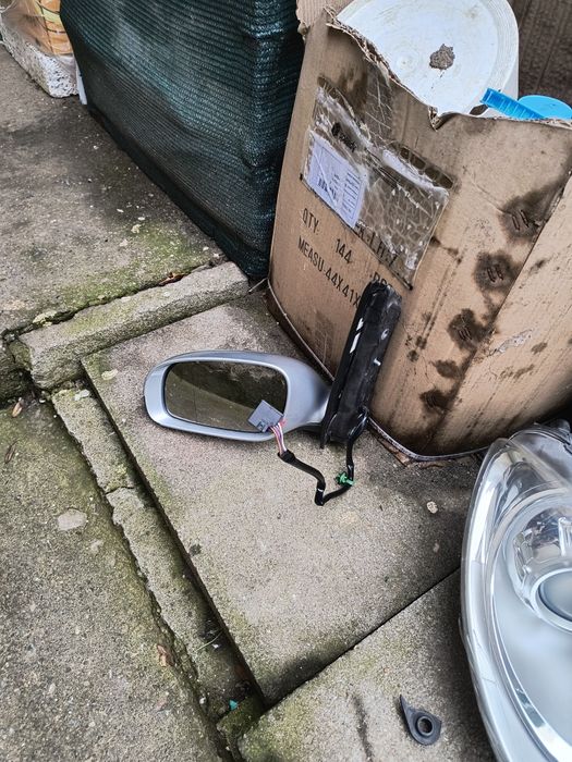 Десният фар за туаран и ляво огледало за туаран комплект фарове за шко