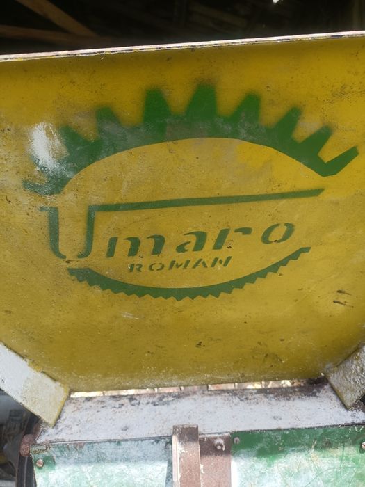 Vând moară cu valsuri.