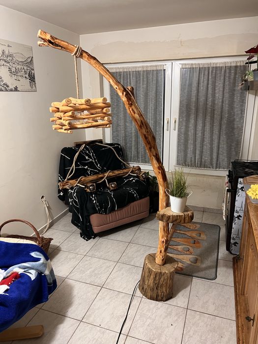 Lampa din lemn lucrata manual