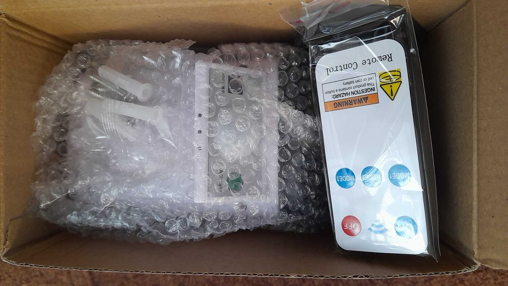 Lampa solara tip camera