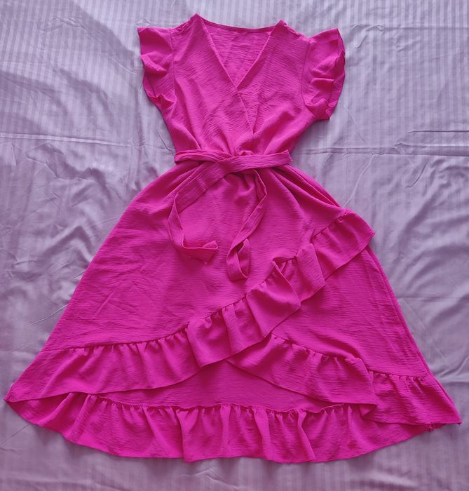 Rochie roz de vara, lejera, cu volane