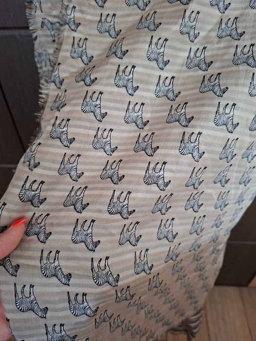 Копринен шал на Max Mara