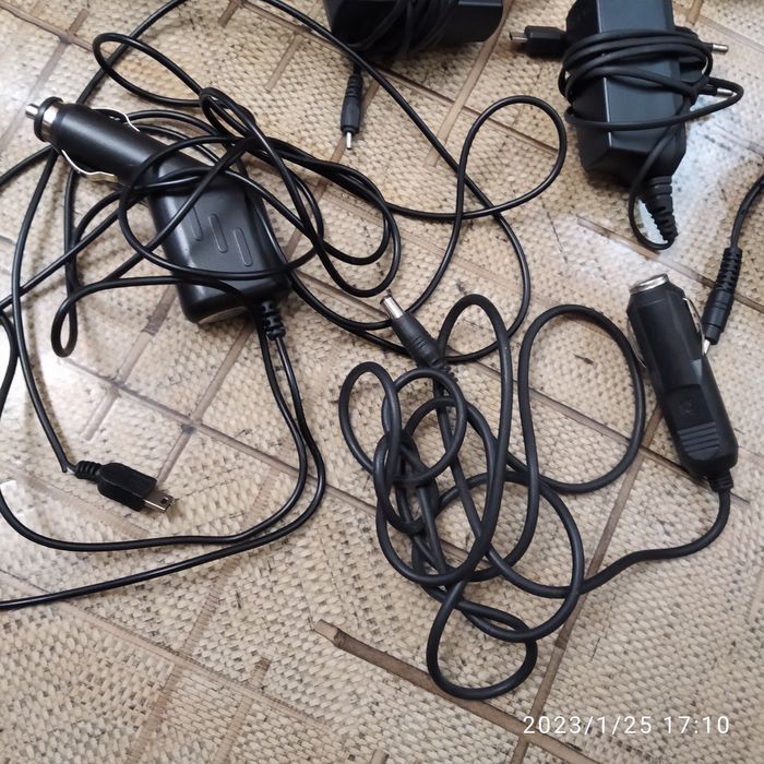 Продам зарядные устройства разные