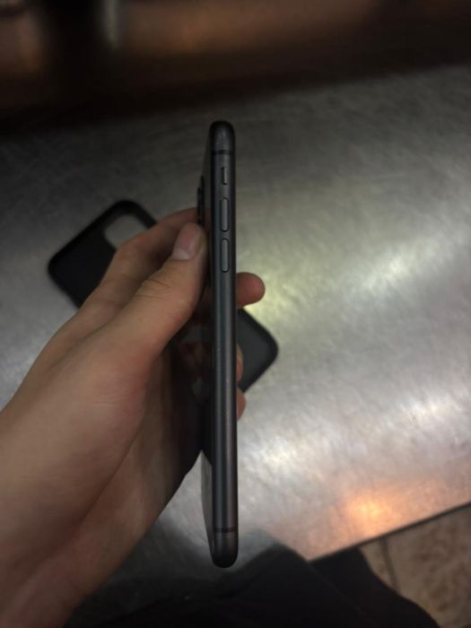 Продам Iphone 11
