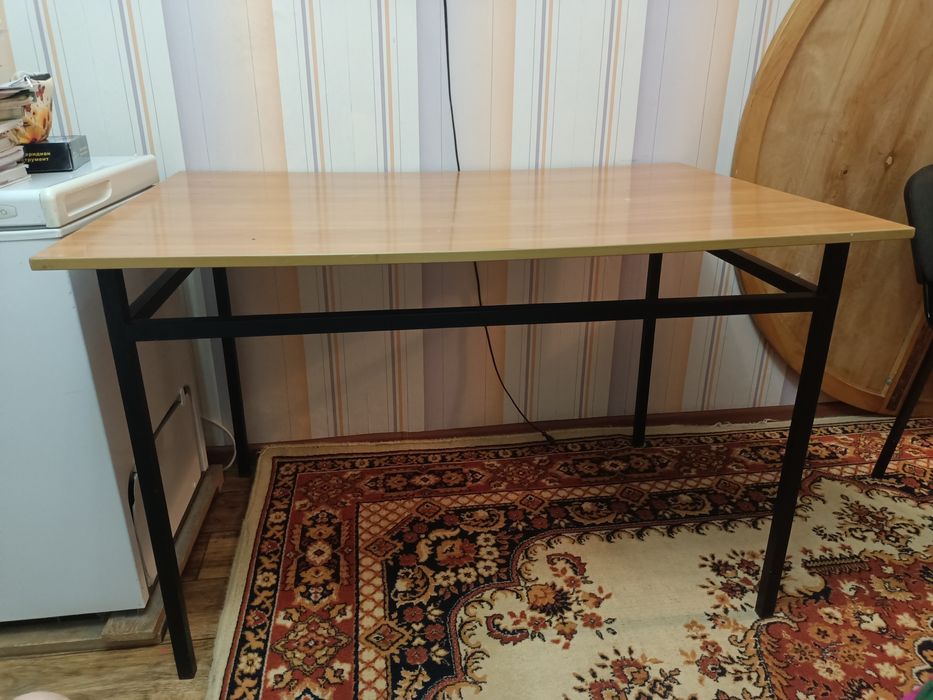 Продам стол кухонный 120*80