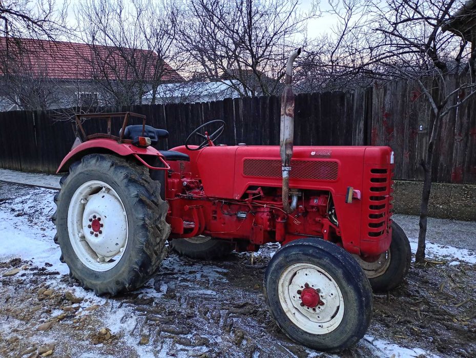 Vând tractor mccormick b 275