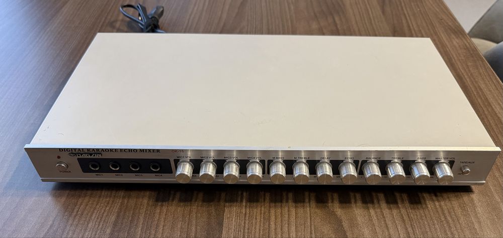 Mixer/ dispozitiv karaoke 4 microfoane